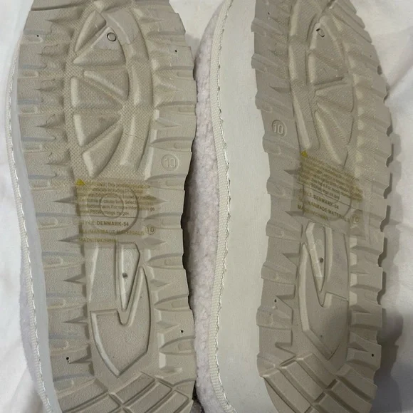 Cozy Slip-On Sherpa Mules in Light Beige - Picture 4 of 4